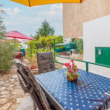 Amazing Apartment In Pula With Kitchen Kültér fotó