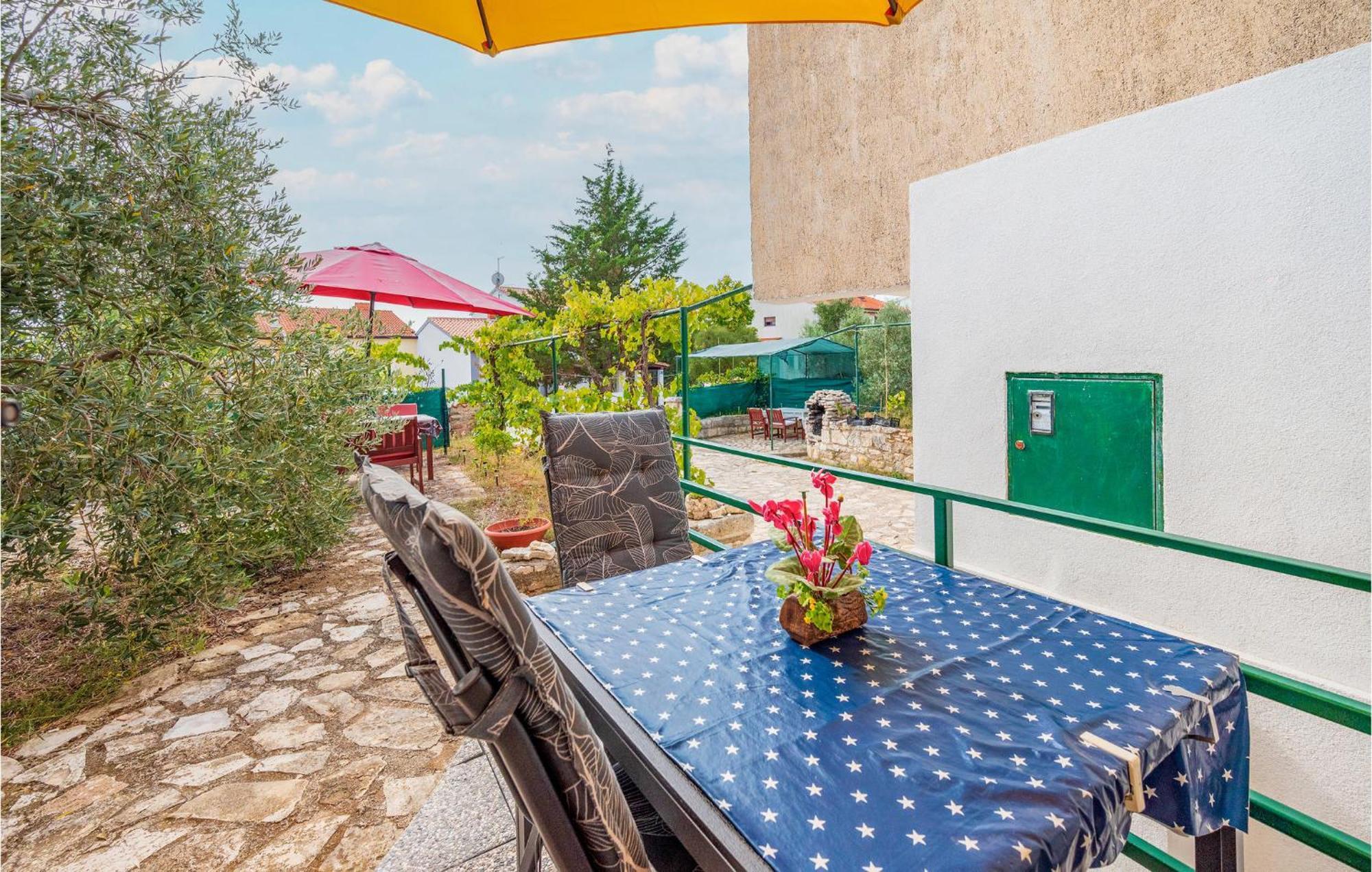 Amazing Apartment In Pula With Kitchen Kültér fotó